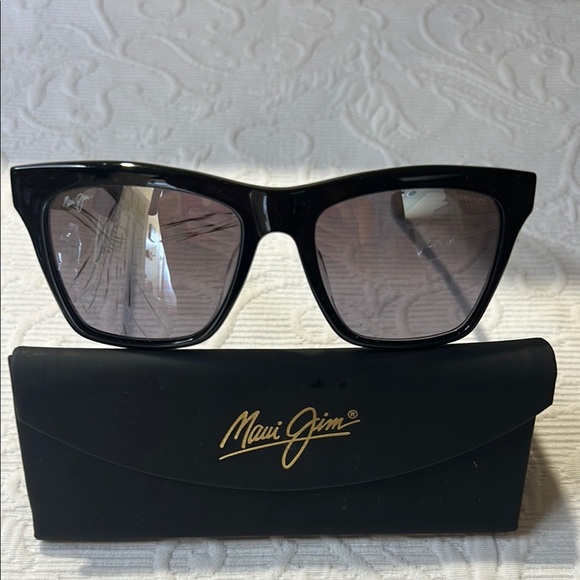 Maui Jim Manchester United Double mirrored Matchday Polarized Sunglasses. FLAW - Picture 1 of 16